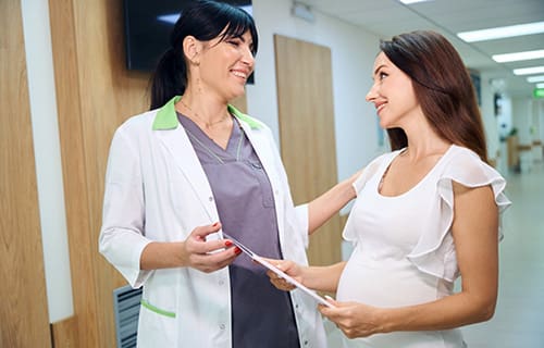 Nurse gives a pregnant woman a tour of the hospital where she will give birth